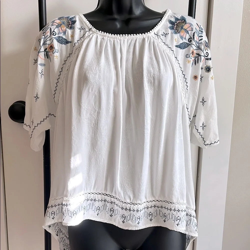 Knox Rose gorgeous embroidered top - Picture 2 of 8